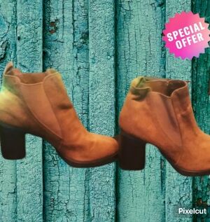 American Eagle Outfitters Tan Heeled Boots with Sleek Design